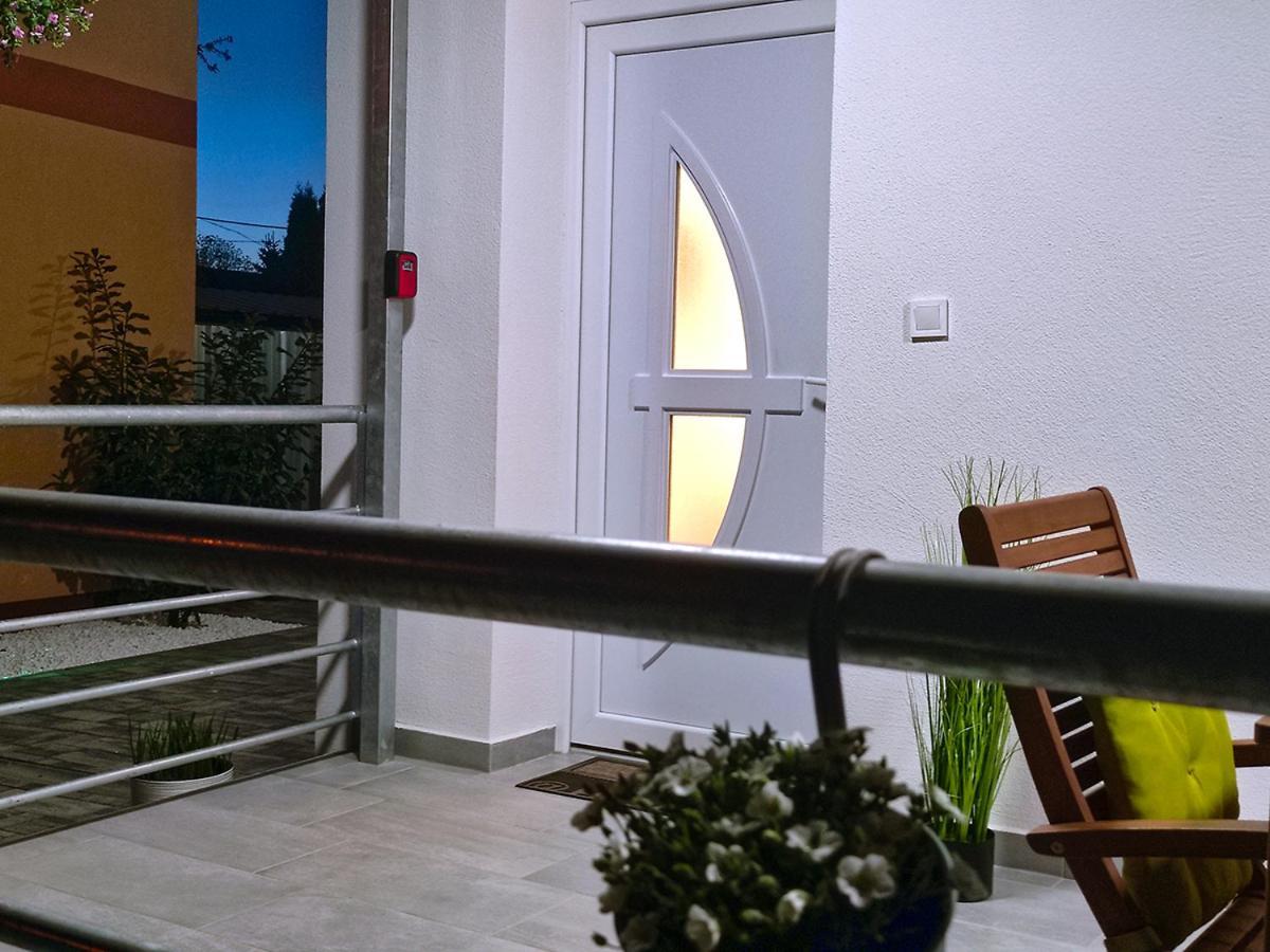 White Stone Apartman Hajdúszoboszló Esterno foto