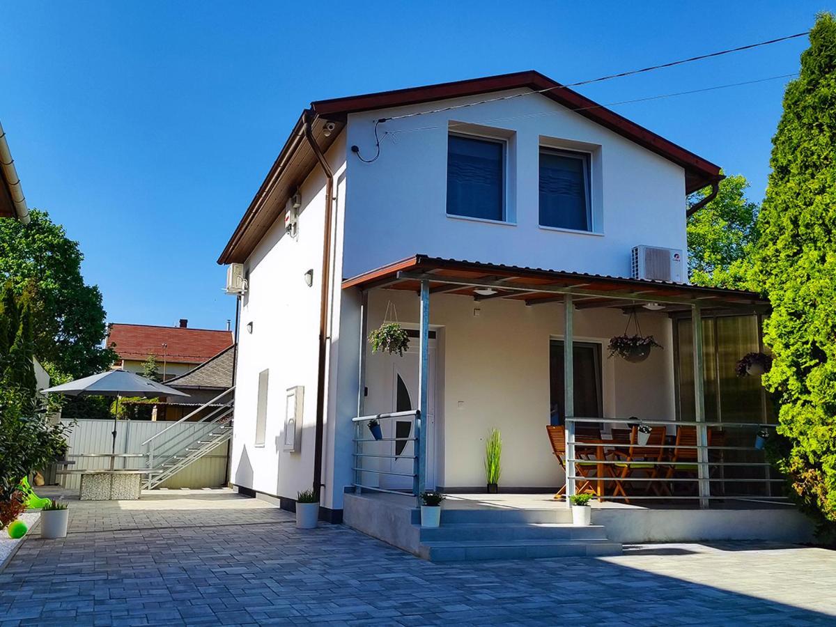 White Stone Apartman Hajdúszoboszló Esterno foto