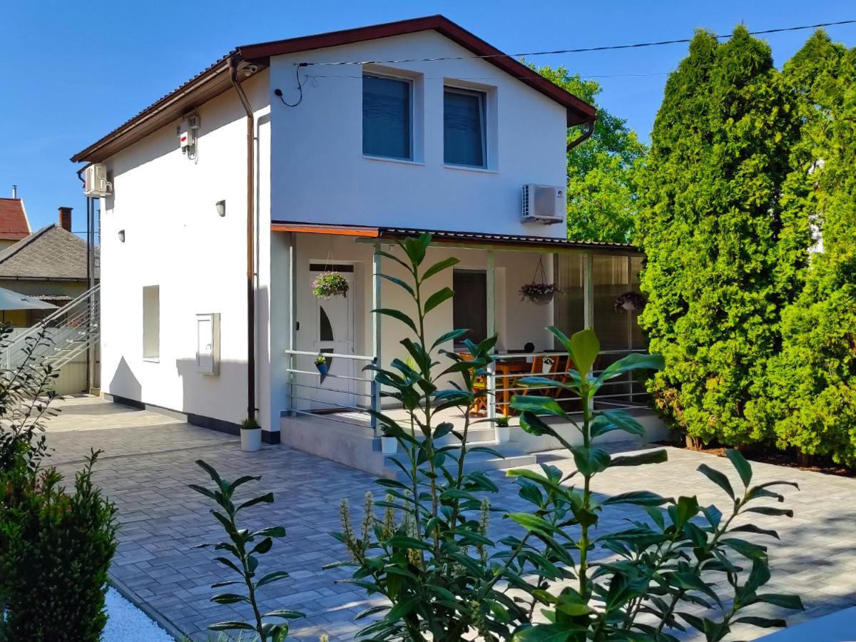 White Stone Apartman Hajdúszoboszló Esterno foto