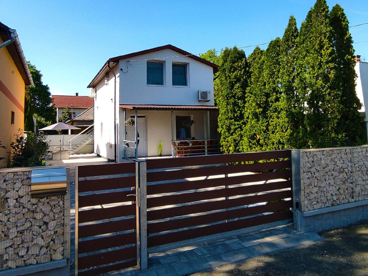 White Stone Apartman Hajdúszoboszló Esterno foto