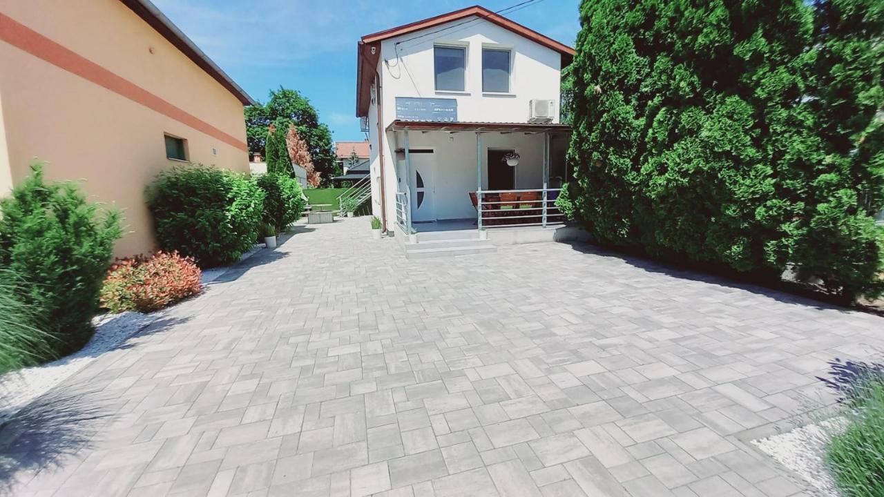 White Stone Apartman Hajdúszoboszló Esterno foto
