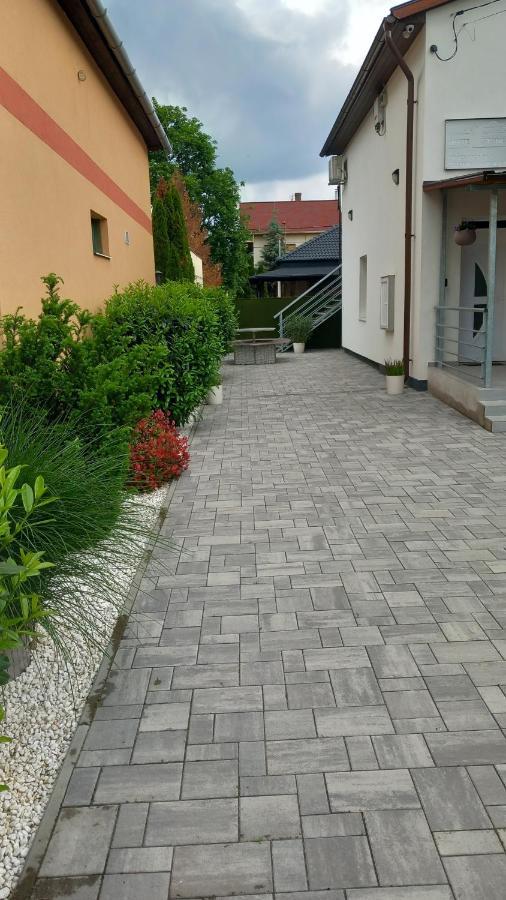 White Stone Apartman Hajdúszoboszló Esterno foto